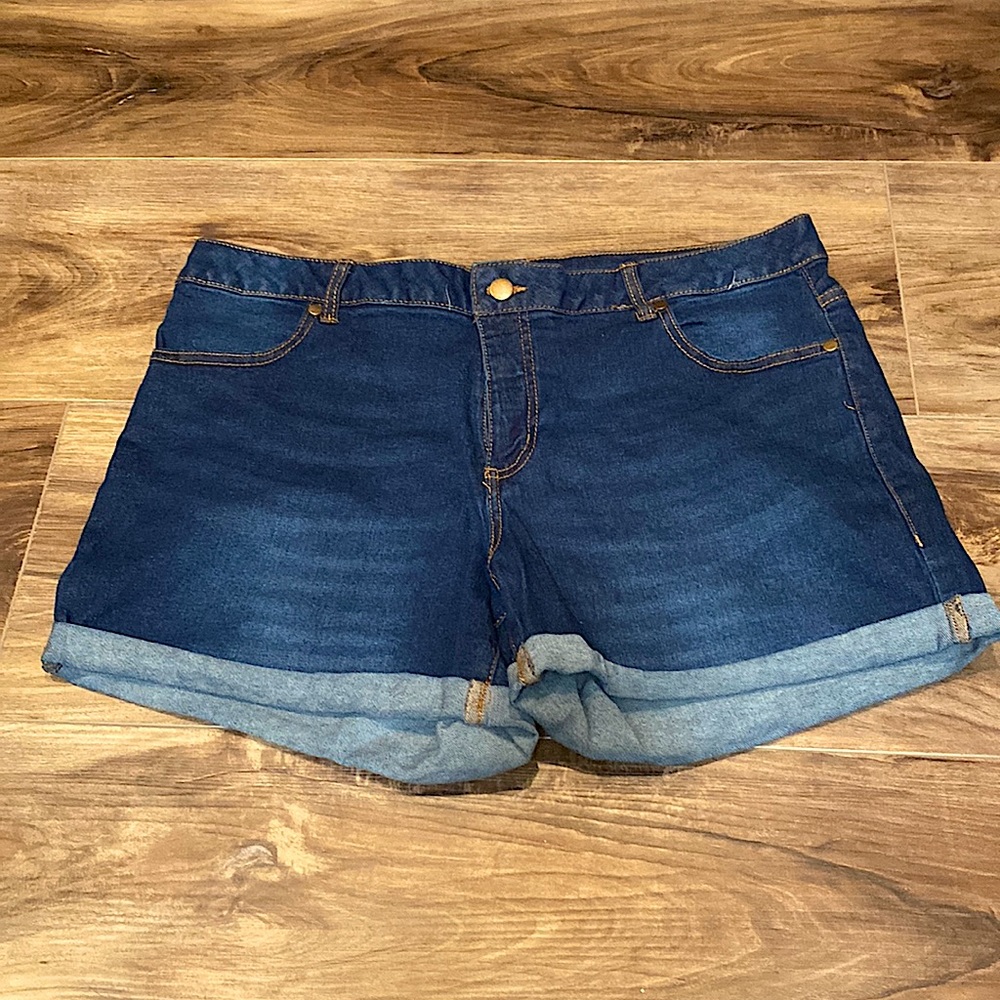 Serra Stretchy rolled up dark denim shorts
